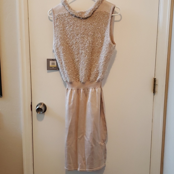 Dress - Picture 2 of 4